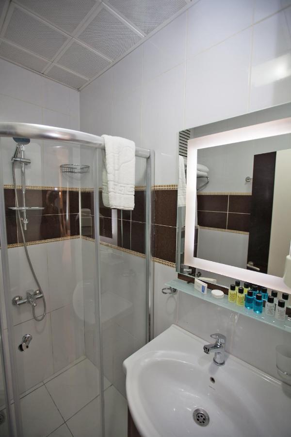 Hotel Bulvar Istanbul Bagian luar foto
