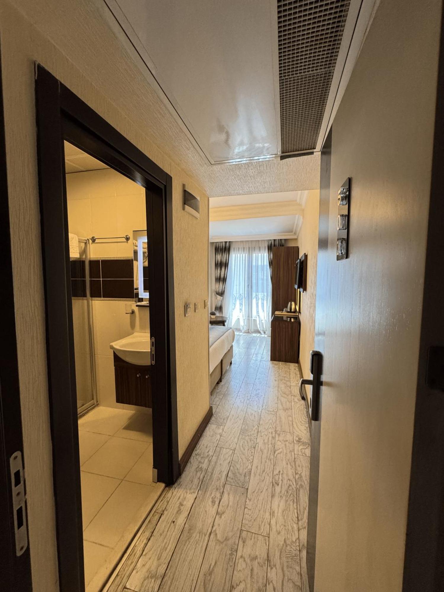 Hotel Bulvar Istanbul Bagian luar foto