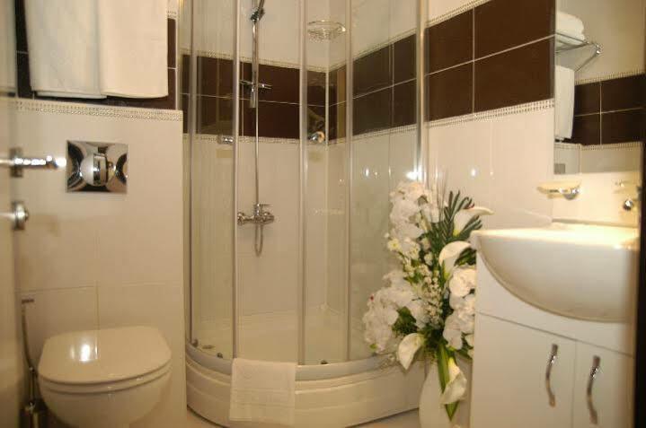 Hotel Bulvar Istanbul Bagian luar foto