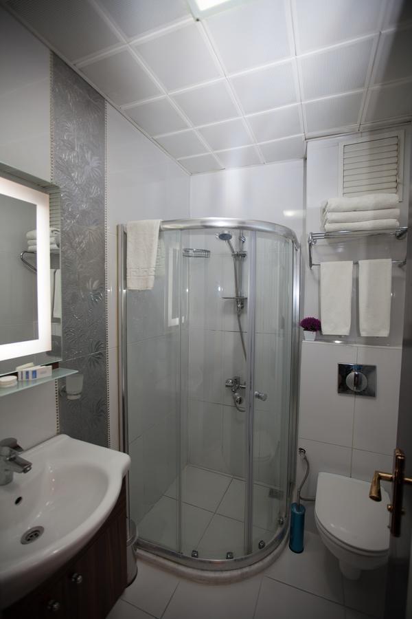 Hotel Bulvar Istanbul Bagian luar foto